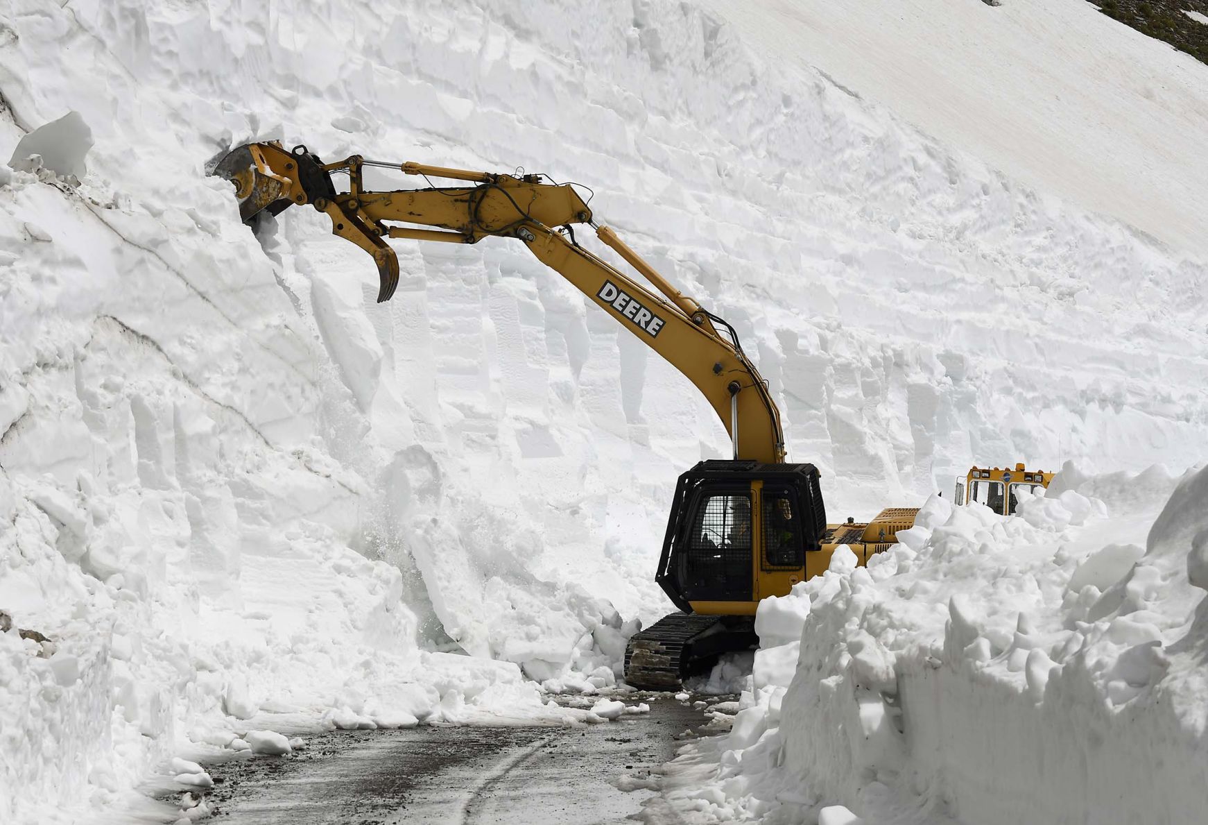 Going-to-the-Sun Road Plowing 2018 13.jpg